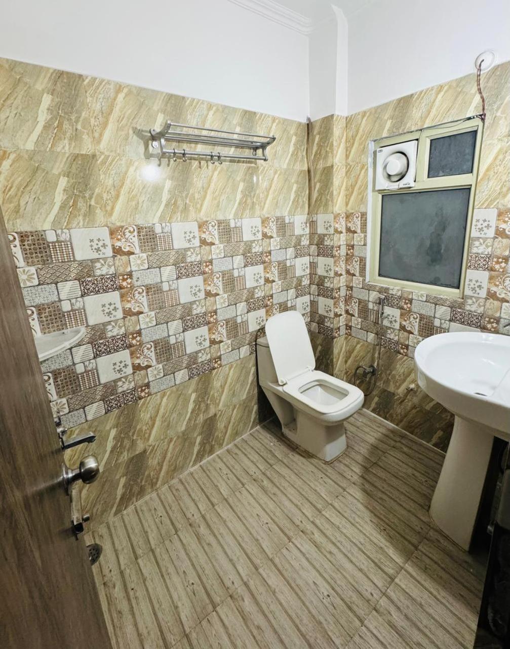 Hotel Pearl Inn Rudrapur Extérieur photo