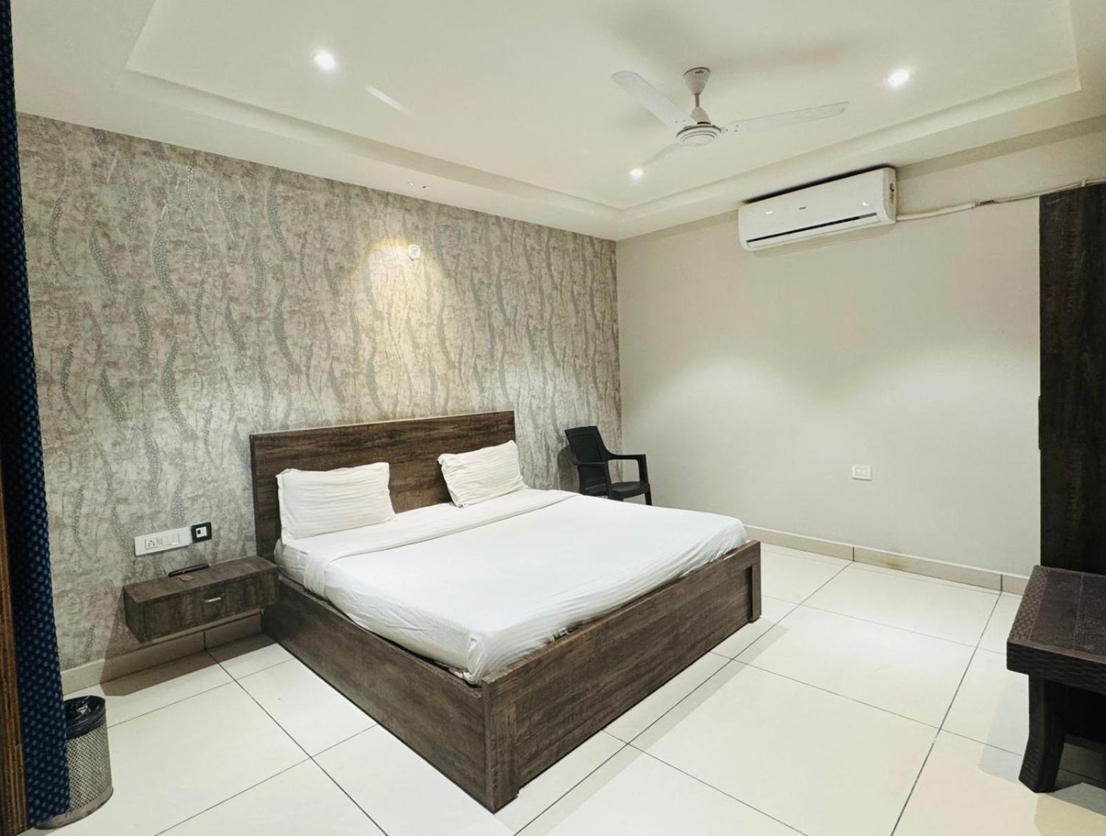 Hotel Pearl Inn Rudrapur Extérieur photo