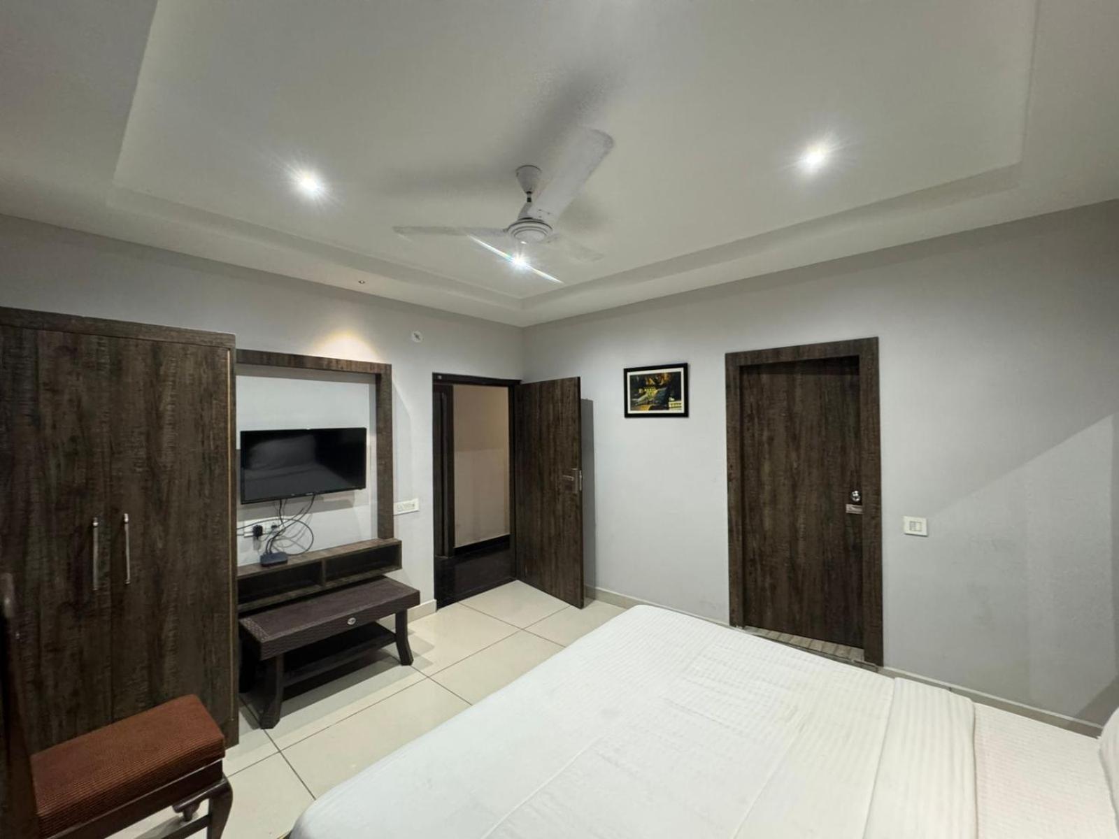 Hotel Pearl Inn Rudrapur Extérieur photo