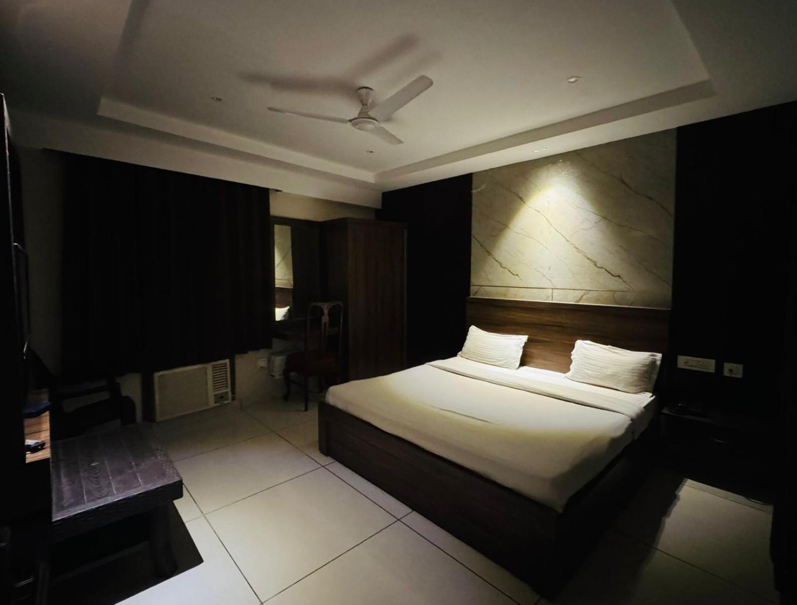 Hotel Pearl Inn Rudrapur Extérieur photo